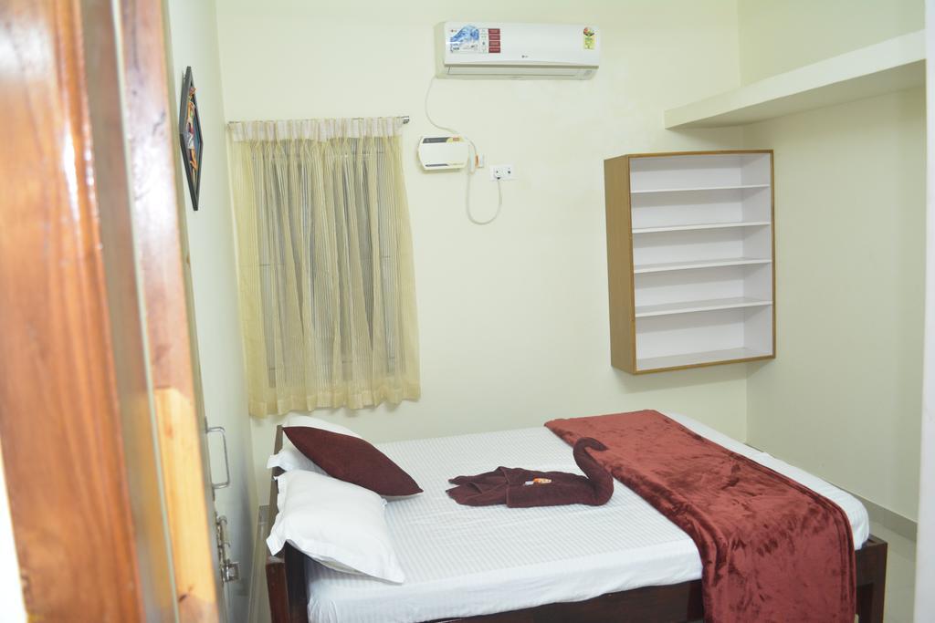 Jp Nivaas Guest House Майладутурай Екстериор снимка