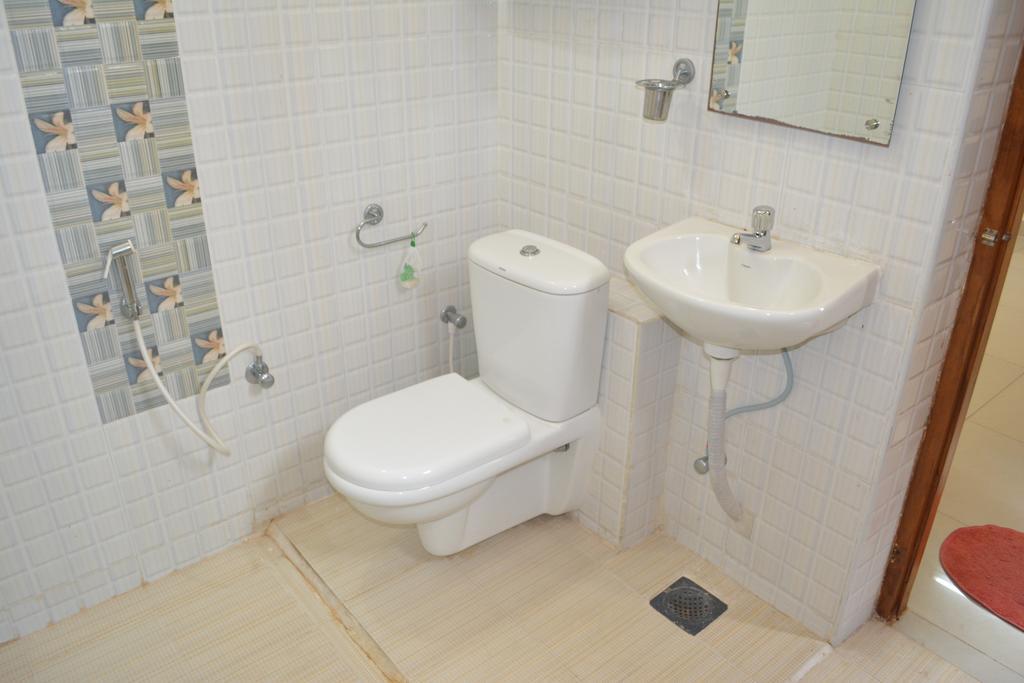Jp Nivaas Guest House Майладутурай Екстериор снимка