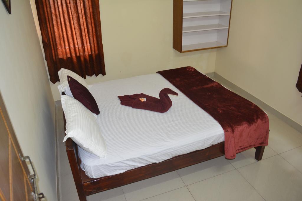 Jp Nivaas Guest House Майладутурай Екстериор снимка