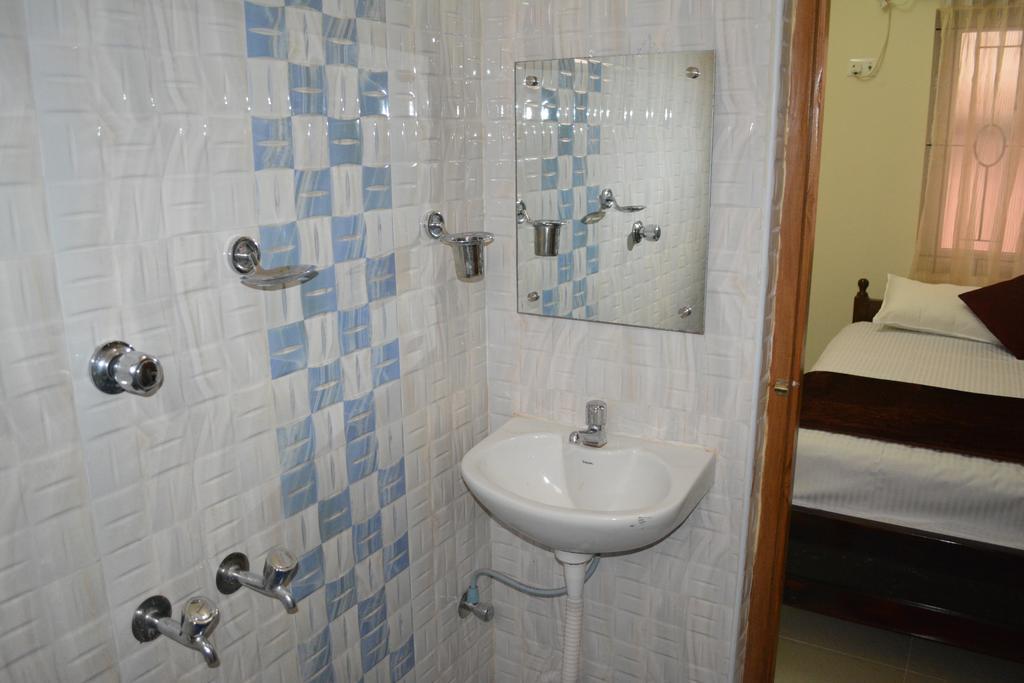 Jp Nivaas Guest House Майладутурай Екстериор снимка