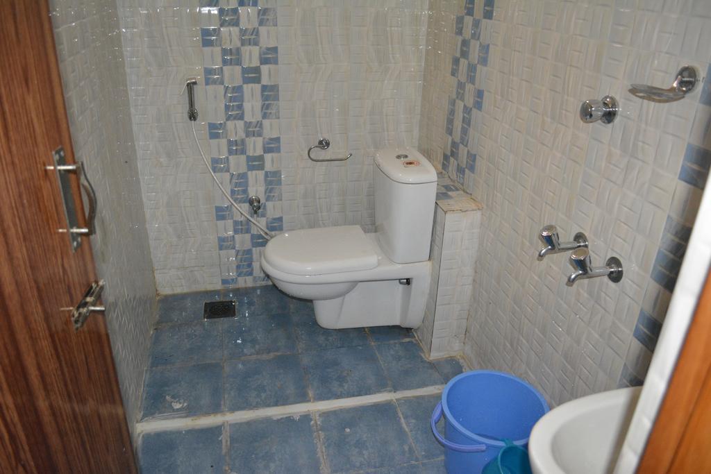 Jp Nivaas Guest House Майладутурай Екстериор снимка