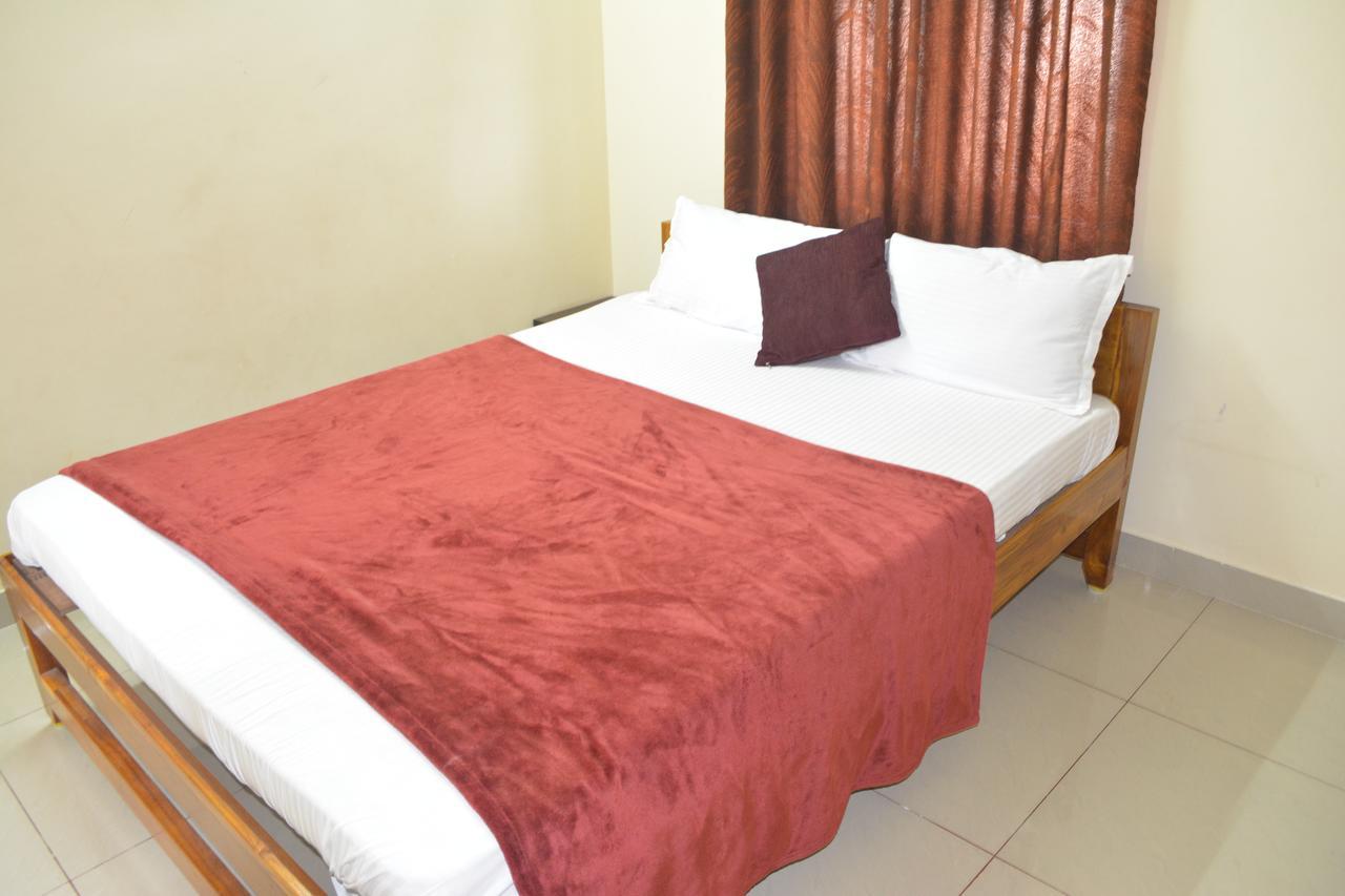 Jp Nivaas Guest House Майладутурай Екстериор снимка